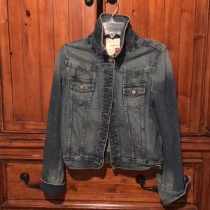 Great fitting jean jacket by Mossimo Denim